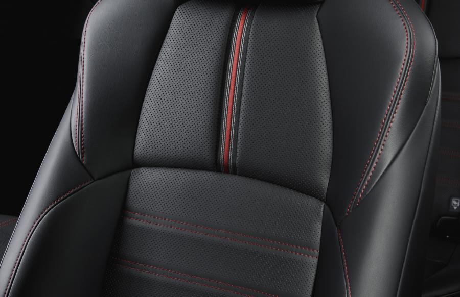 Детали интерьера Toyota RAV4 PHV 2020 года  (JP) (фото 11 из 16)